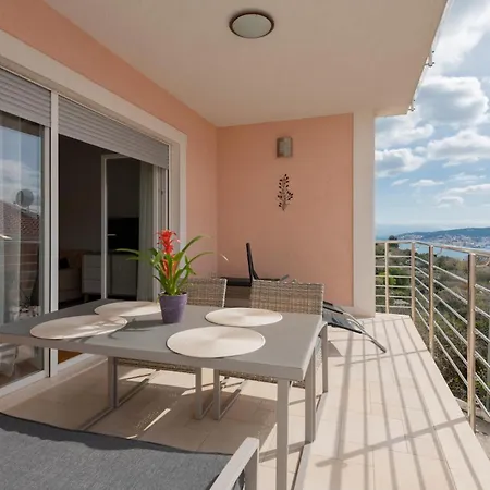 1 Bedroom Amazing In Seget Donji Apartment *