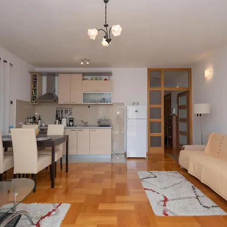 1 Bedroom Amazing In Seget Donji Trogir