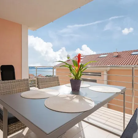 1 Bedroom Amazing In Seget Donji Trogir