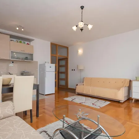 1 Bedroom Amazing In Seget Donji Apartment *