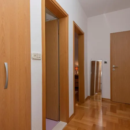 Apartment 1 Bedroom Amazing In Seget Donji
